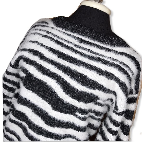 Blashe Zebra Print Eyelash Crew Neck Sweater - Picture 5 of 8